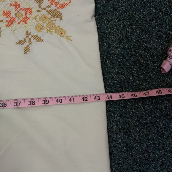 Vintage Handmade Cross Stitch Floral Table Cloth Rectangle Scallop Edge Holiday - Picture 4 of 9